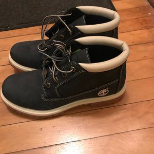 Women's size 8 Timberland boots, new with box